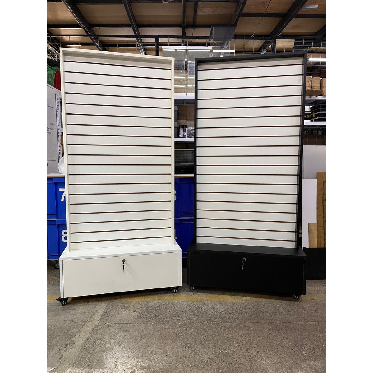 Exhibidor De Dos Caras Panel Ranurado Con Bodega 80x40x187,5